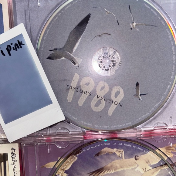 set of 1989 (tv) and 1989 (non taylors version) - Picture 2 of 9